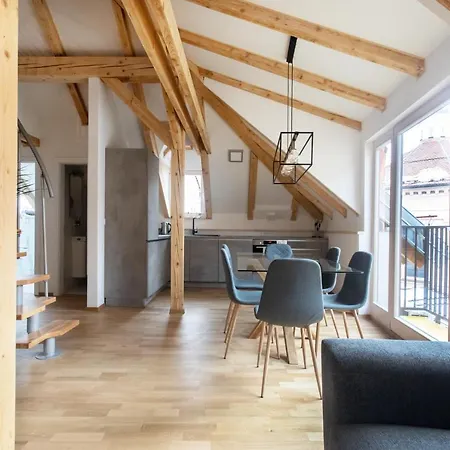 Bright & Spacious Loft In The Heart Of Old Town Apartman
