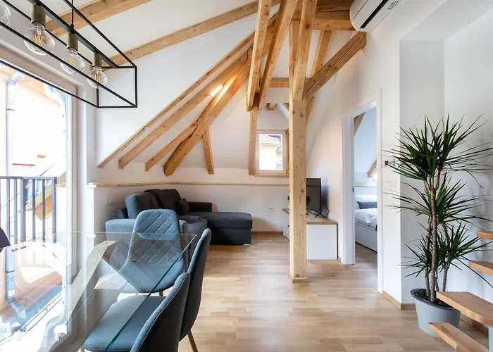 Bright & Spacious Loft In The Heart Of Old Town *