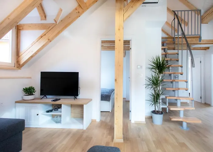 Bright & Spacious Loft In The Heart Of Old Town *